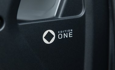 Land Rover Defender 110 OCTA EDITION ONE 31