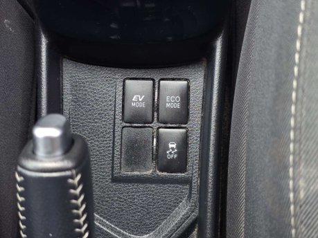 Toyota Yaris 1.5 VVT-h Design Hatchback 5dr Petrol Hybrid E-CVT Euro 6 (101 ps) 30