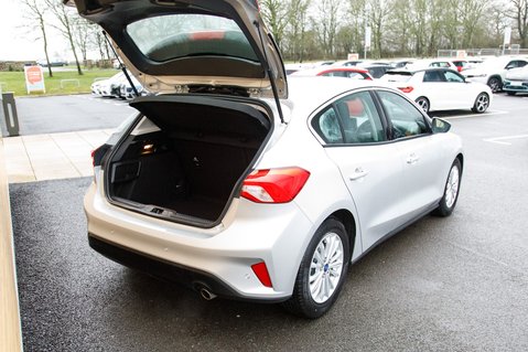 Ford Focus TITANIUM 37