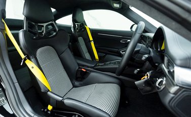 Porsche 911 (991.2) GT3 Touring 10