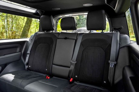 Land Rover Defender 90 V8. PLUMB BODYKIT. URBAN WHEELS. CARBON FIBRE INTERIOR. 10