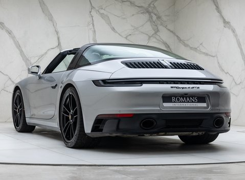 Porsche 911 Targa 4 GTS (992) 13
