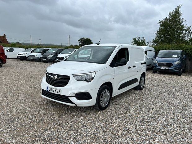 Vauxhall Combo SWB L1H1 Low Roof Sportive 2000 Air Con Sensors Nav EURO 6 NO VAT 2