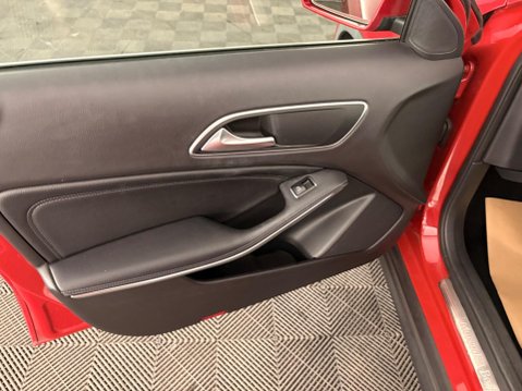 Mercedes-Benz GLA 1.6 GLA200 SE (Executive) Euro 6 (s/s) 5dr 32
