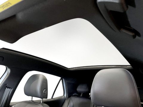 Volkswagen ID.3 Pro Performance 58kWh Family Hatchback 5dr Electric Auto (204 ps) One Owner 18