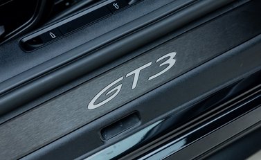 Porsche 911 GT3 TOURING (992) 22