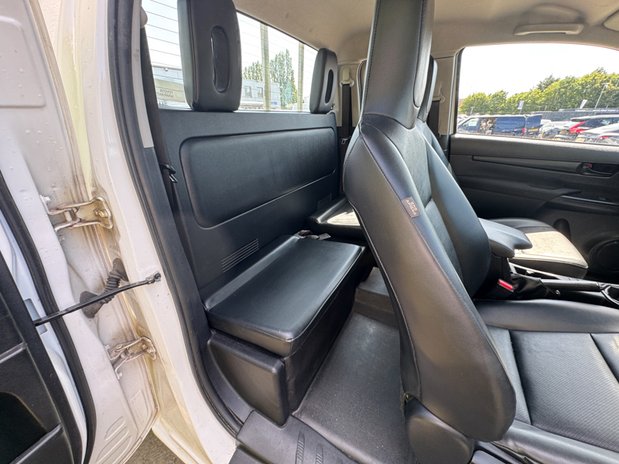 Toyota Hilux Active | 2.4 LT | Extended Cab | Tow Bar | Air Con | EURO 6 16