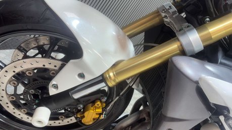 Triumph Street Triple 2014 27K NEW MOT SERVICED SCORPION EXHAUST NAKED 675CC TRIPLE 41