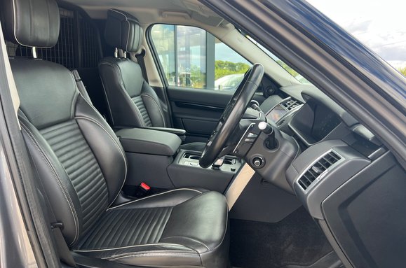Land Rover Discovery 3.0 D300 MHEV HSE Auto 4WD COMMERCIAL 18