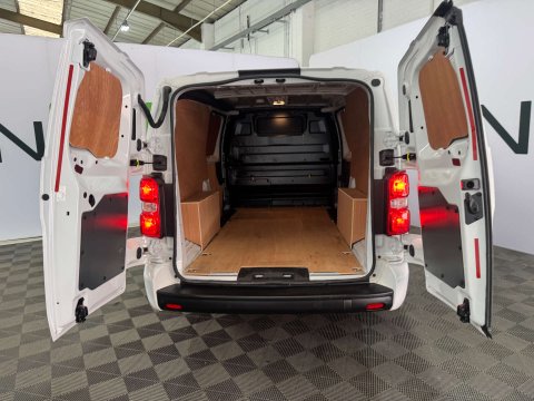 Vauxhall Vivaro 1.5 Vivaro F2900 Professional S/S 26