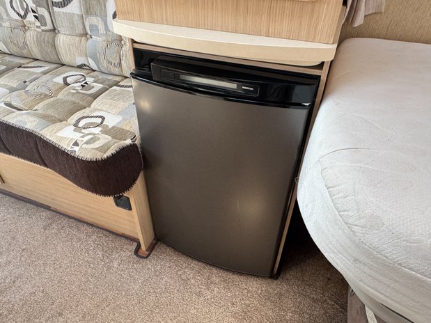 Auto-Sleepers Kingham 2 Berth|2 Belts|French Bed|Shower|Toilet|Wifi Capability|Vanlux 16