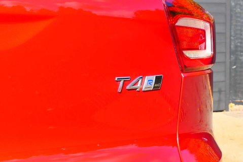 Volvo XC40 2.0 XC40 R-Design Pro T4 AWD Auto 4WD 5dr 50