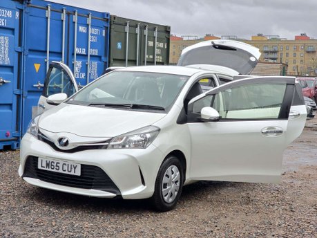 Toyota Yaris 1.33 Dual VVT-i Design Hatchback 5dr Petrol Multidrive S Euro 6 (99 ps) 8