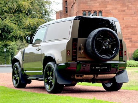 Land Rover Defender HARD TOP X-DYNAMIC HSE 2