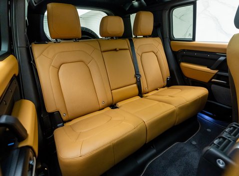 Land Rover Defender 110 V8 P525 13