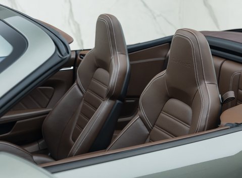 Porsche 911 Turbo S Cabriolet (992) 35