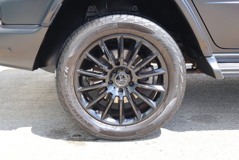Mercedes-Benz G Series 2109 G 350 D 4MATIC AMG LINE PREMIUM MATT BLACK WRAPP 12