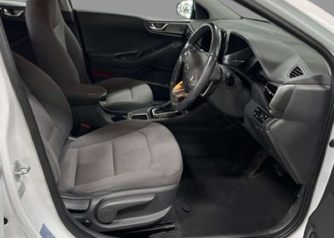 Hyundai IONIQ 1.6 h-GDi 8.9kWh Premium Hatchback 5dr Petrol Plug-in Hybrid DCT Euro 6 (s/ 10