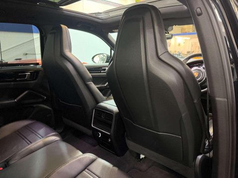 Porsche Cayenne 2.9T V6 S SUV 5dr Petrol TiptronicS 4WD Euro 6 (s/s) (440 ps) 46