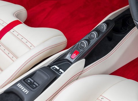 Ferrari F8 Tributo Spider 21