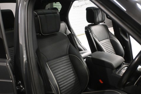 Land Rover Discovery 3.0 Discovery R-Dynamic HSE D MHEV Auto 4WD 5dr 22