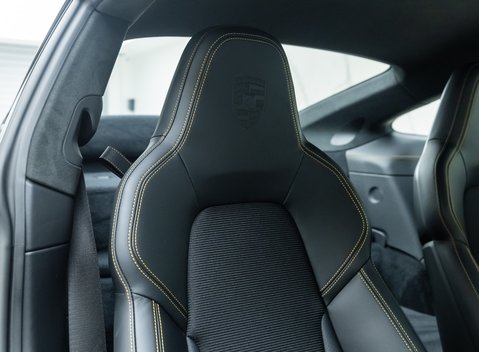 Porsche 911 GT3 TOURING (992) 15