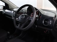 Volkswagen Up BASE 5
