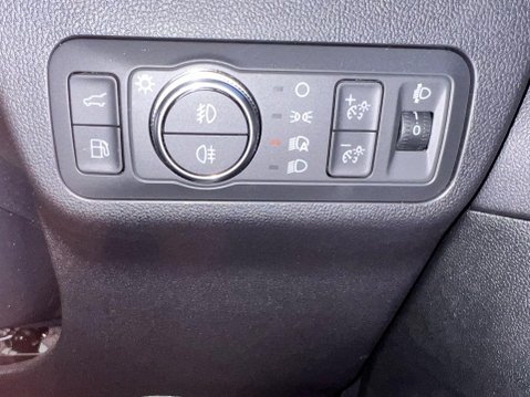 Ford Kuga 2.5 Duratec 14.4kWh ST-Line X Edition CVT Euro 6 (s/s) 5dr 16