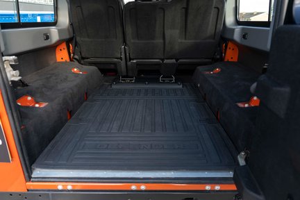 Land Rover Defender 110 Adventure 34