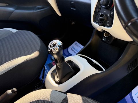 Toyota Aygo 1.0 VVT-i x-play Euro 6 5dr 41