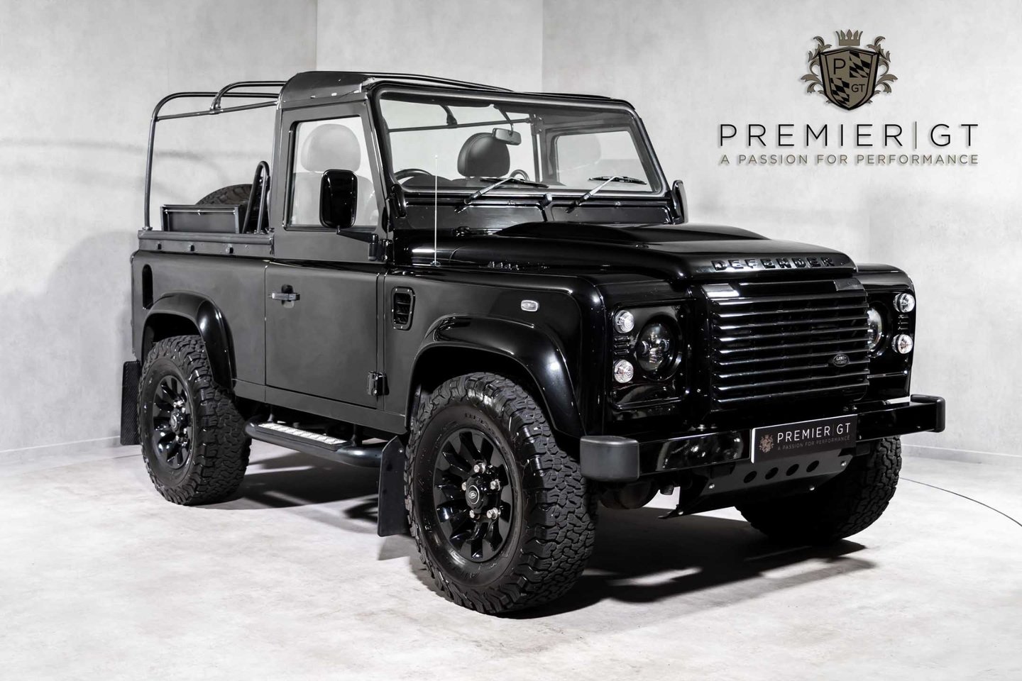 2015 (15) Land Rover Defender 90...