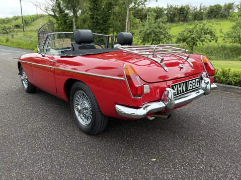 MG B ROADSTER 9