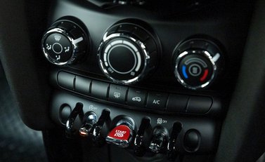 Mini Hatch John Cooper Works Challenge 18