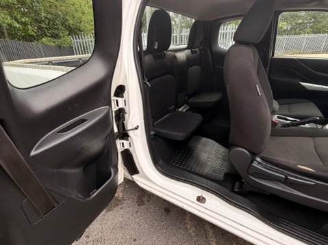 Nissan Navara DCI VISIA 4X4 SHR KCB 31