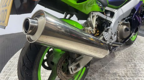 Kawasaki ZX ZX9R 1999 44K SPARES OR REPAIR PROJECT BIKE 900CC SUPER SPORT 25
