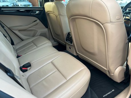 Porsche Macan S PDK 15