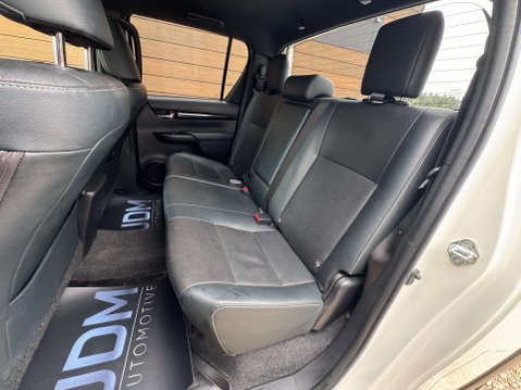 Toyota Hilux 2.4 HI-Luxury Invincible X D-4D 4WD Double Cab Auto 4WD 5dr 35
