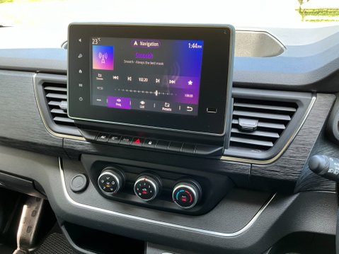 Renault Trafic 2.0 dCi Blue LL30 Sport Crew Van L2 H1 Euro 6 (s/s) 6dr 26