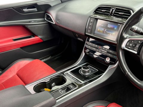 Jaguar XE 2.0 XE R-Sport D Auto 4dr 21