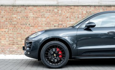 Porsche Macan GTS 22