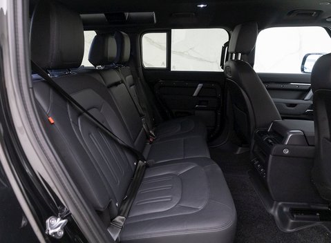 Land Rover Defender 110 X-Dynamic S D250 12