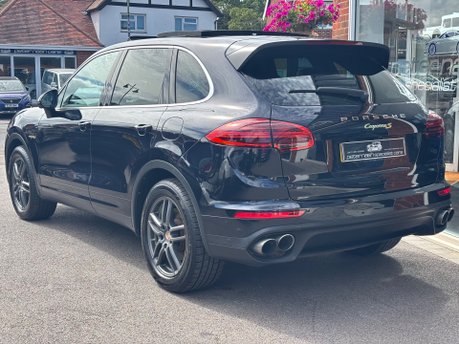 Porsche Cayenne 3.0 V6 E-Hybrid S 5dr Petrol Plug-in Hybrid TiptronicS 4WD Euro 6 (416ps) 2