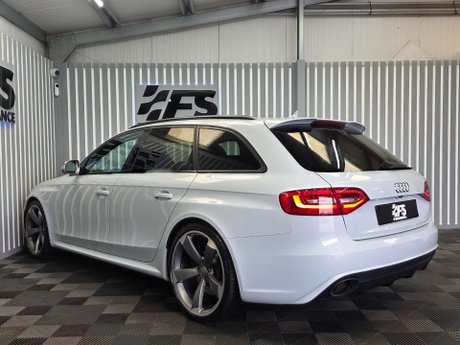 Audi RS4 4.2 FSI V8 Estate 5dr Petrol S Tronic quattro Euro 5 (450 ps) 37