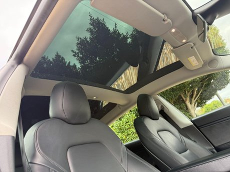 Tesla Model 3 Standard Range Plus Auto RWD 4dr 3