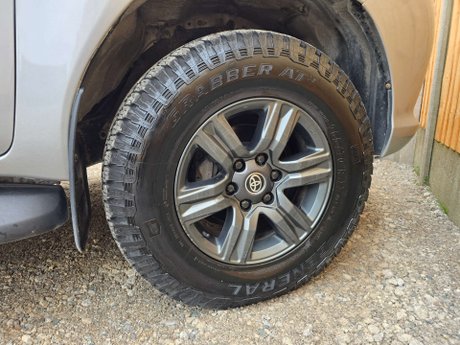 Toyota Hilux 2.4 D-4D Active Pickup Double Cab 4dr Diesel Manual 4WD Euro 6 (3.5t) (150 13