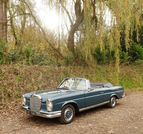 Mercedes-Benz W111 280SE Cabriolet