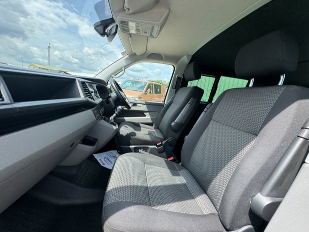 Volkswagen Transporter Crew Cab SWB L1H1 T32 Tdi Kombi Highline Air SELECT 15