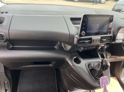 Vauxhall Combo 1.5 Combo 2300 Sportive L1H1 3 SEATER 44