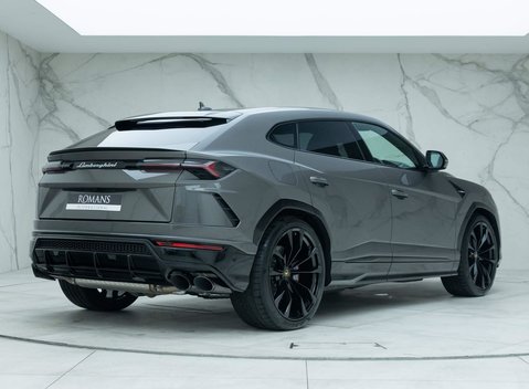 Lamborghini Urus 3