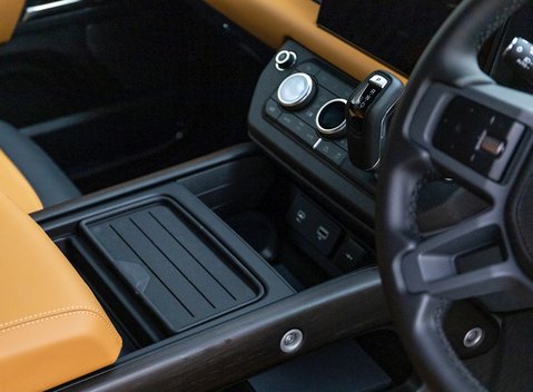 Land Rover Defender 110 X P400e 21